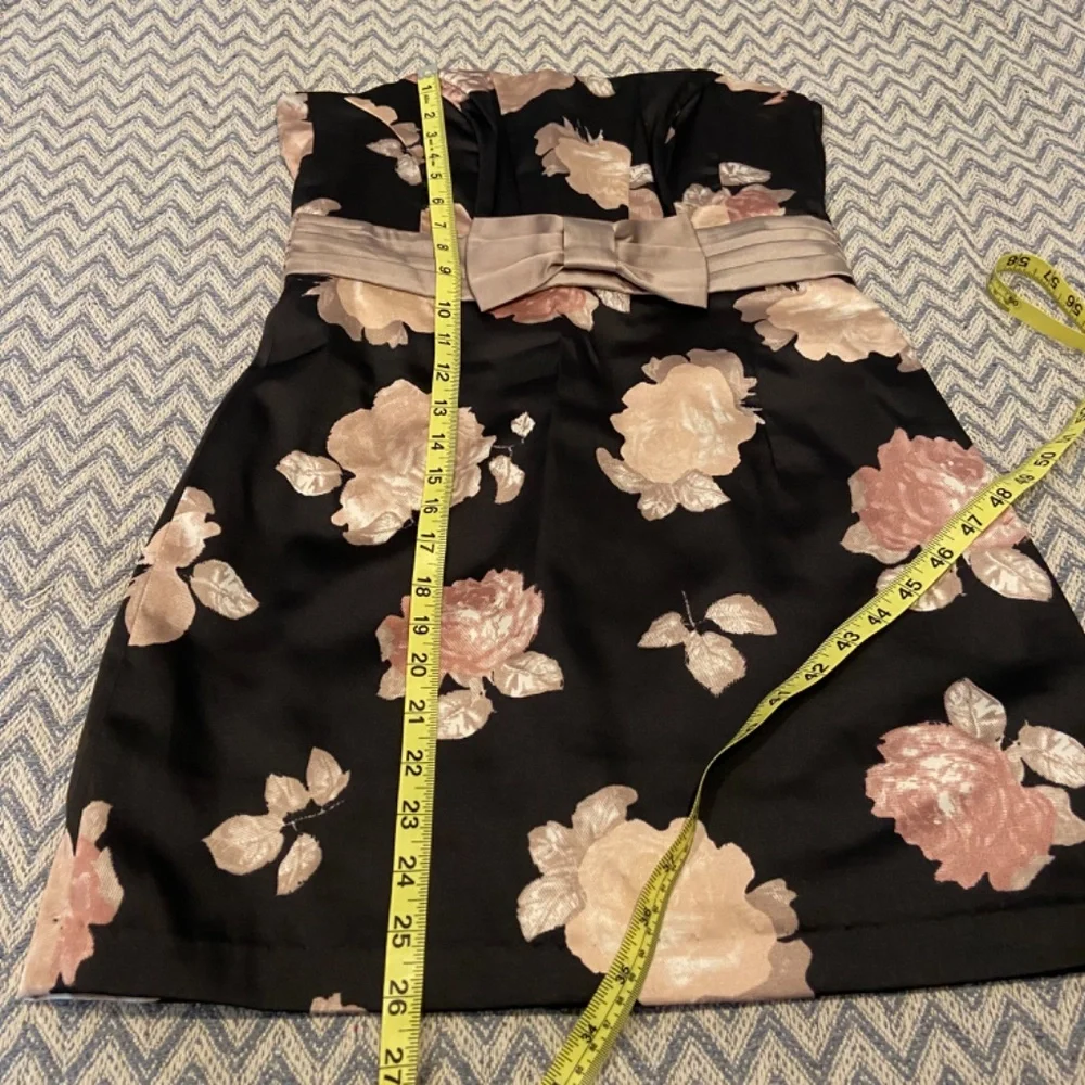 H&M Floral Satin-Like Strapless Mini Dress – Size 8, Black with Beige Bow